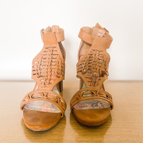 Raaina Madden Nyc Sandal - Picture 7 of 7